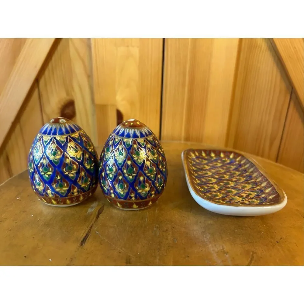 Vintage Hand Painted Thai Benjarong Gold Encrusted Porcelain Salt/Pepper Shakers